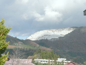 菅谷駅付近の山