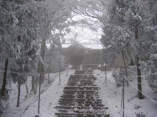 愛宕神社本殿外側.jpg