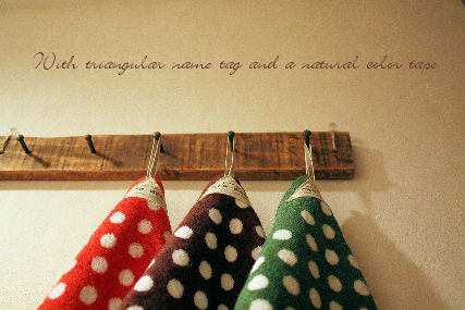 *With triangular name tag and a natural color tape*