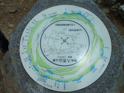 山頂に山峰地図