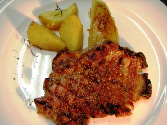 もち豚のグリエと冬瓜、ローストポテト