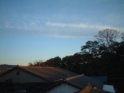 地震雲かな・・