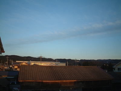 地震雲かな・・