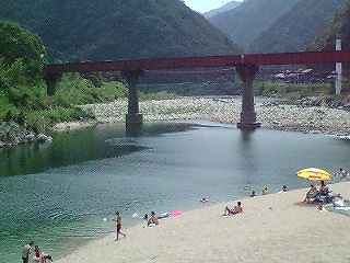 川　砂浜もあってイイ感じ。