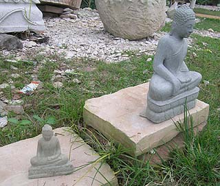 小さな釈迦坐像
