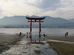 昼間の厳島神社