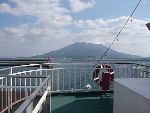 フェリーから見る桜島