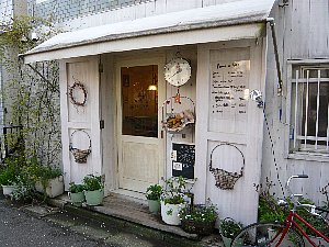 緑道のカフェ