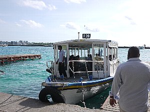 マーレと空港を結ぶボート