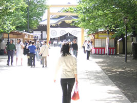 靖国神社拝殿へ