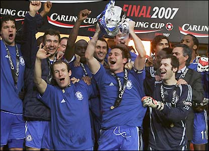 The nine men of Arsenal fail to find an equaliser and Chelsea are left to lift the cup for the second time in three years.jpg