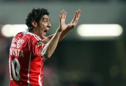 Rui Costa reacts after his team scored a tie against Porto during their Portuguese League soccer match Sunday.jpg