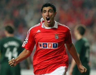 Oscar Cardozo celebrates after scoring against Celtic during their UEFA Champions League.jpg