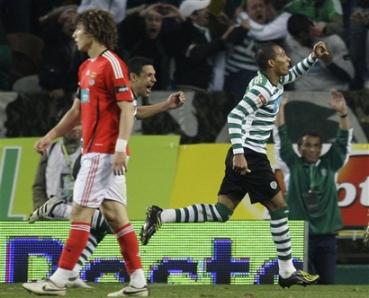 Derlei and Liedson react after Liedson scored his second goal during their Portuguese league soccer match against Benfica at Alvalade stadium.jpg