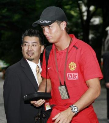 Cristiano Ronaldo arrives at a Tokyo hotel 16 July 2007 on the first leg of their Asian tour.jpg