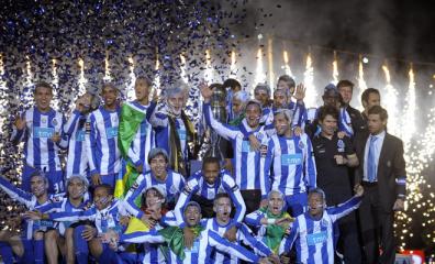 FC Porto players celebrate after they won the Portuguese Super League 2010-2011 at the end of their football match against Pacos Ferreira at the Dragao Stadium.jpg