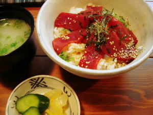 魚呂魚呂　本マグロづけ丼　1