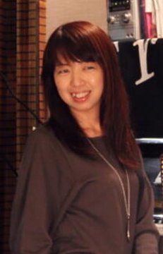 真美子こと小場 真由美。