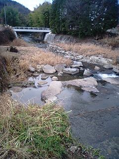 農園の近くの川