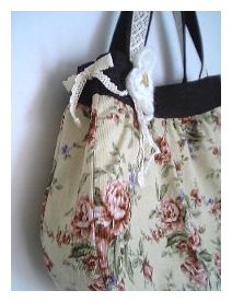 07.12.11大きな花柄バッグマチをレースで縛ったところ