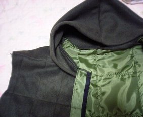 07.11.26パーカーベスト 帽子ついた