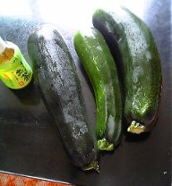 07.8.19お化けズッキーニ