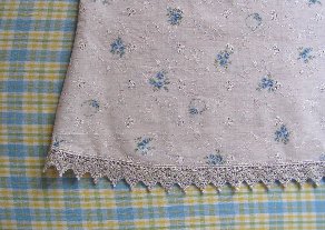 07.8.2カシュクール裾にレースを付けた所