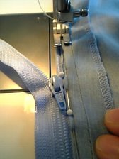 07.8.18 ファスナー取り付けミシンで