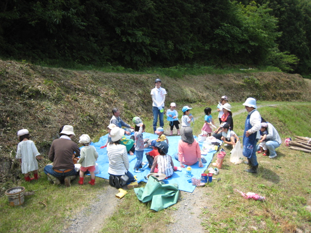 大豆を蒔く０９０６０７