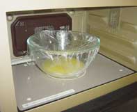 シュ－生地を電子レンジで作る、バターと水