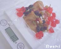 デジタルキッチンスケール（パンの具を計量）