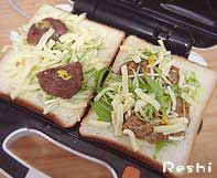 納豆とハンバーグのホットサンド