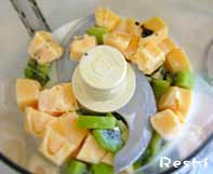 キウイをカット・フードプロセッサー