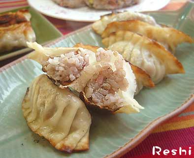 雑穀米の焼き餃子焦げすぎ