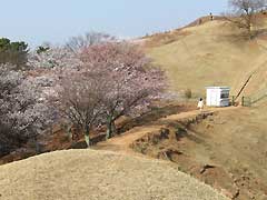 ２つ目の山頂を越えたところ