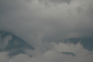 曇りの山