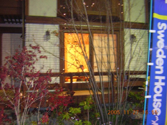 打ち合わせする夫