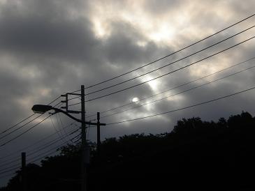 電線の所の○が太陽.jpg