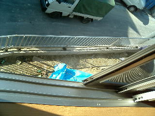 フェンス施工中