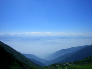 遠く連なる山々