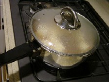 ガラス蓋で煮込む