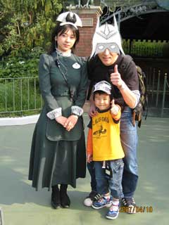 男たちとメイドさん