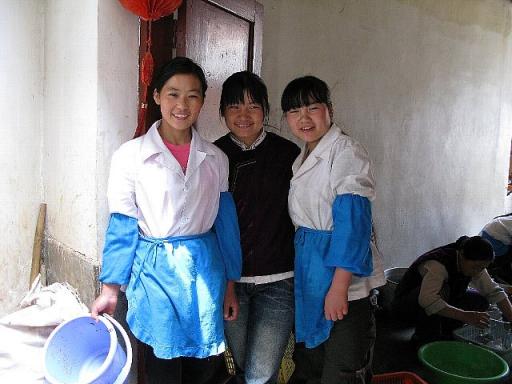 麗江　レストラン　ナシ族の少女