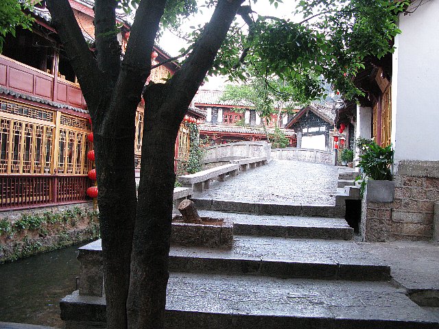 早朝の麗江古城