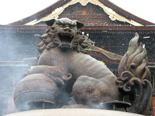 善光寺　香炉の獅子