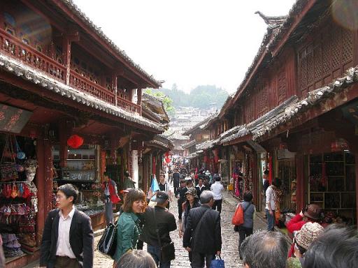 麗江古城は人々々…
