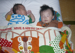 ゆうﾁｬﾝ、こたﾁｬﾝねんね～♪