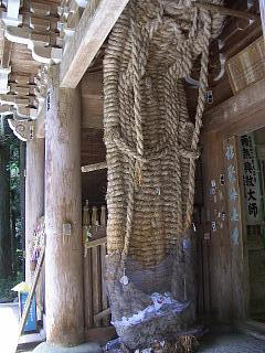 06・44大宝寺山門２大わらじ.jpg