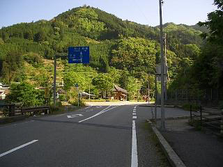 06・薬師堂への道路.jpg