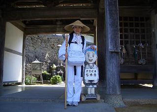 03・42番仏木寺山門にて.jpg